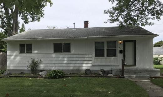 1455 E George Avenue, Hazel Park, MI  48030: Spacious 3 bedroom Hazel Park ranch for Lease