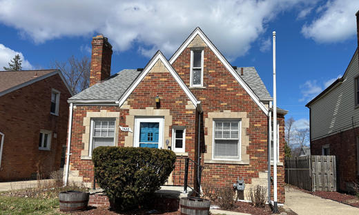 1528 Roslyn, Grosse Pointe Woods, MI 48236: Updated 4 BR, 2 Bath Brick Bungalow in Grosse Pointe Woods - FOR SALE