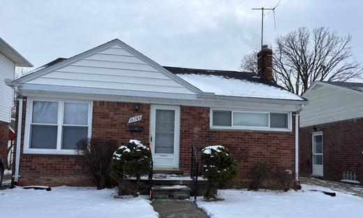 16784 Toepfer: Eastpointe 2 bedroom brick ranch