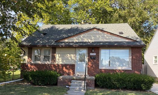 17921 Stephens Drive, Eastpointe, MI  48021: Eastpointe 3 BR Brick Bungalow
