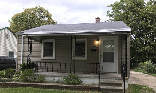 18989 Washtenaw St, Harper Woods, MI  48225: Adorable 2 BR in Harper Woods