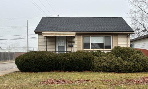 22628 Oaklane Ave, Warren, MI 48089: Warren Ranch with 2 bedrooms, 2-car garage