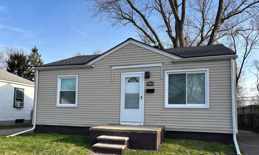 7044 Westminster Ave, Warren, MI 48091: Nicely updated 2 BR Warren Ranch